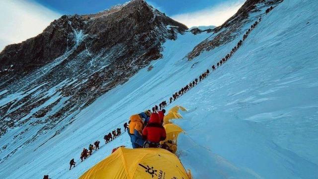 Everest Dağı berbat kokmaya başladı, dışkı bırakmak yasaklanıyor! 'Açık tuvalet' olarak ünlendi: Nereye baksanız görüyorsunuz