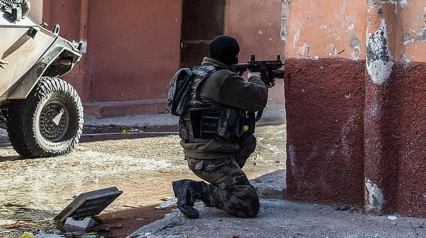 Suikasta ve bombalı eyleme hazırmış! Mehmetçik'e saldıracaktı, o terörist yakalandı