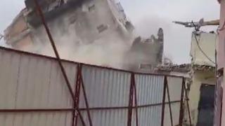 İş makinesinin darbesi yetti: 4 katlı bina böyle yerle bir oldu