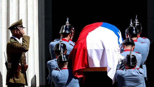 Eski devlet başkanından büyük fedakarlık: Kendini feda etti...