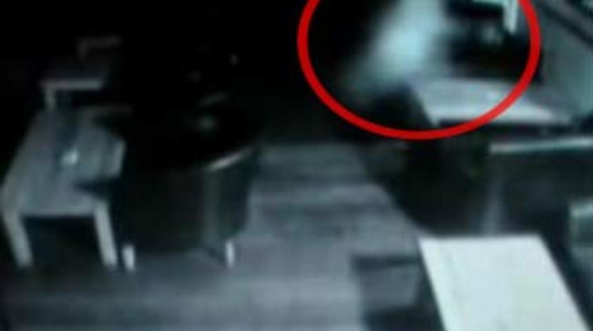 'Casper' g&uuml;venlik kamerasına yakalandı