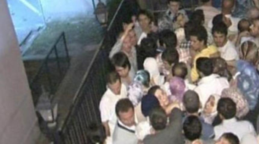 Gece yapılan yardım izdihama neden oldu