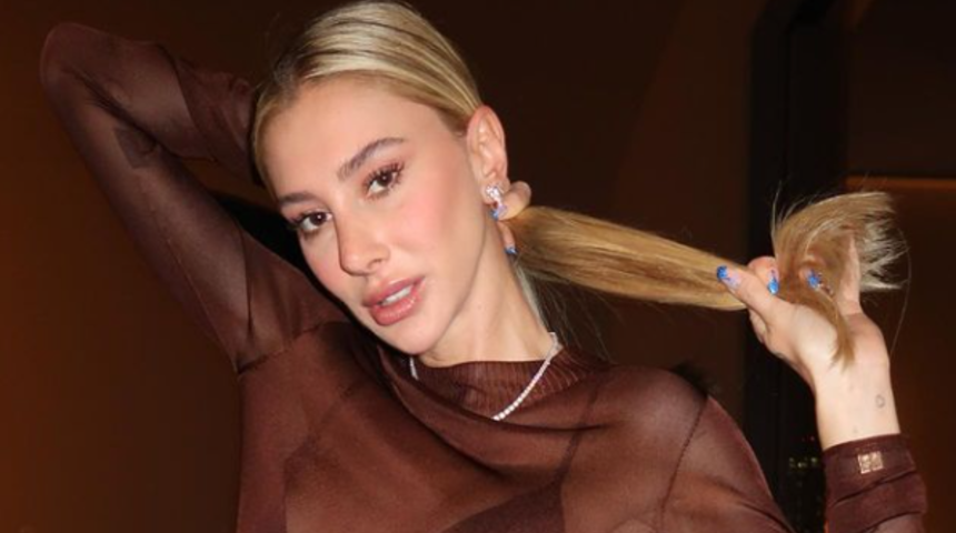 Pencere önünde uzaklara daldı! Şeyma Subaşı'nın paylaşımı sosyal medyanın diline düştü! 'Ruhsar sandım' 