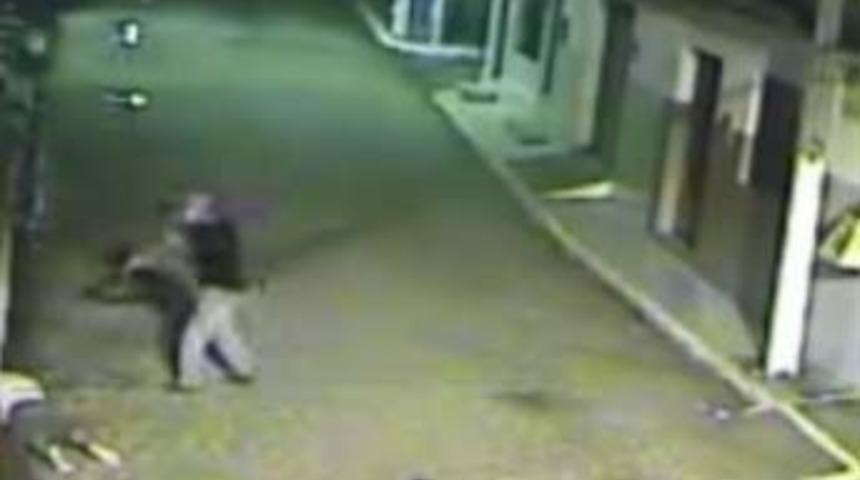 Saniye saniye infaz anı kamerada!