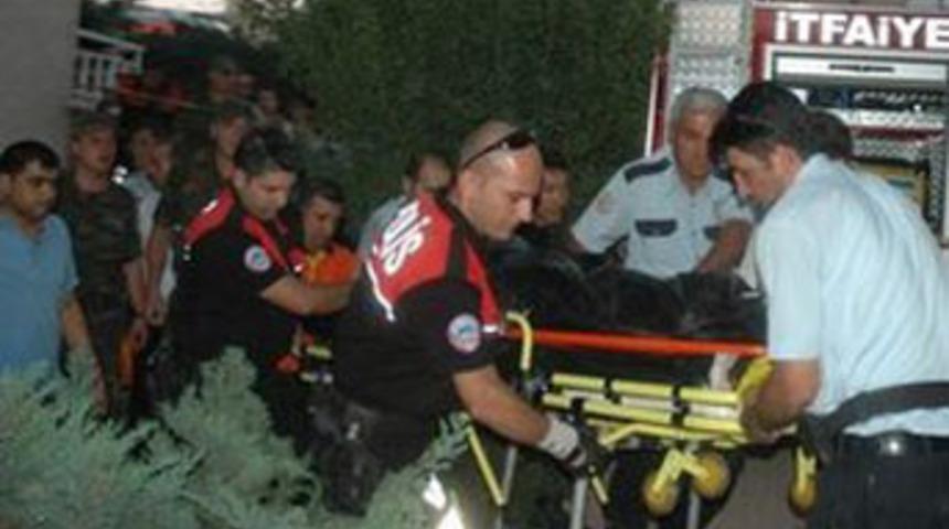 Askeri ara&ccedil; apartmana girdi: 1 şehit