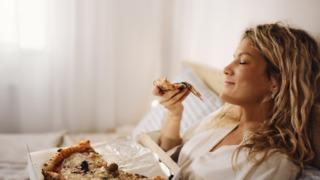 Sosyal medya bu itirafı konuşuyor! Pizzaya cinsel açıdan ilgi duyuyorum dedi... Kimse tam olarak anlayamadı