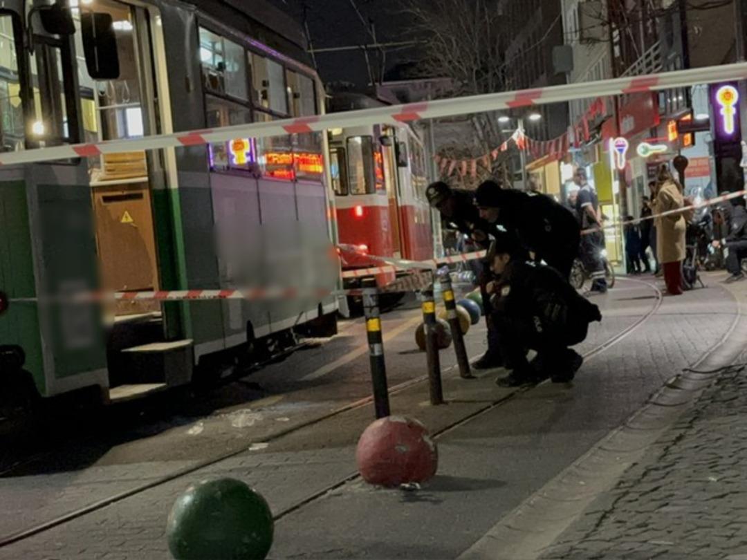 Kadık&ouml;y Bahariye Caddesi'nde korkun&ccedil; olay! 4 yaşındaki torununu kurtarmak isterken hayatını kaybetti