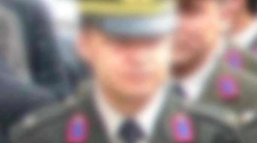 Sahte teğmen uzman &ccedil;avuşa selam verince