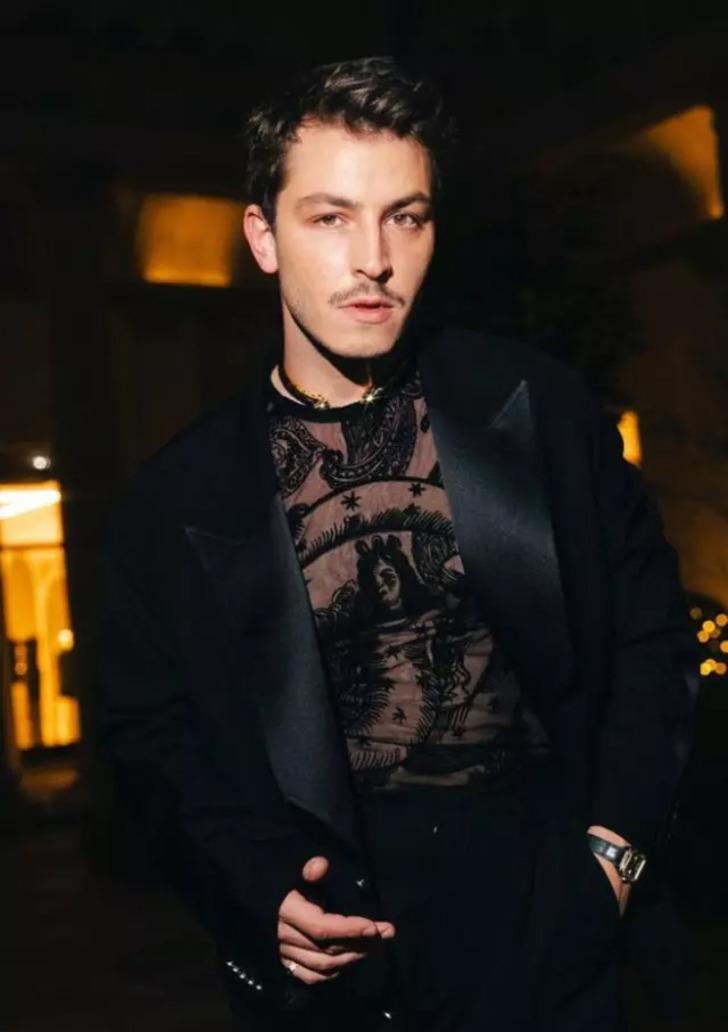 Ünlü oyuncu Boran Kuzum The Crown'un yıldızıyla buluştu! Paylaşımıyla sosyal medyayı salladı G2