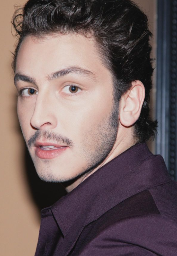 Ünlü oyuncu Boran Kuzum The Crown'un yıldızıyla buluştu! Paylaşımıyla sosyal medyayı salladı G1