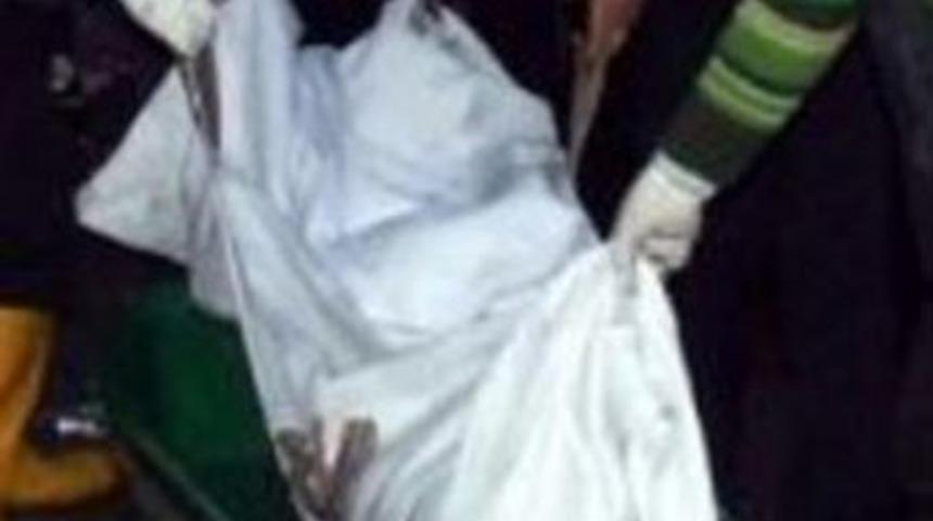 Kafasını kaldırım taşıyla ezdiler!