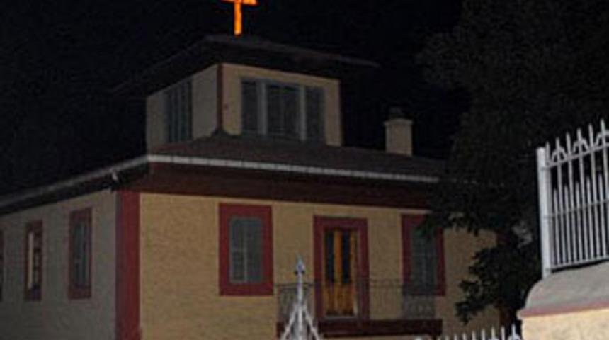 Kiliseye haç tehdidi