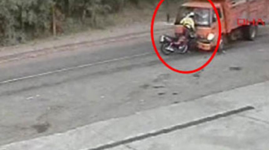 Kamyon dehşeti g&uuml;venlik kamerasında!