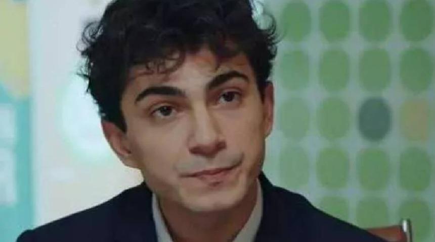 Kızılcık Şerbeti’nin Metehan’ı Rahimcan Kapkap’ından duygusal ödül konuşması: "Müsadenizle ödülümü..."