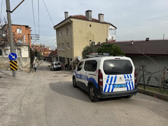 Bursa'da birlikte yaşadığı kadının oğlu tarafından bıçaklanan kişi hastaneye kaldırıldı
