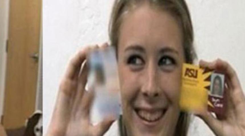 Porno filmde &ouml;ğrenci kimliğini g&ouml;sterince...