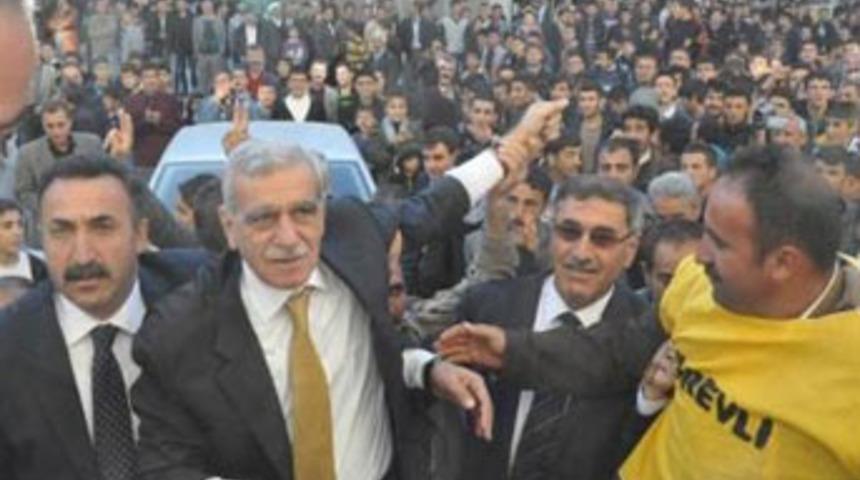 Ahmet T&uuml;rk: K&uuml;rtler kendini y&ouml;netmek istiyor