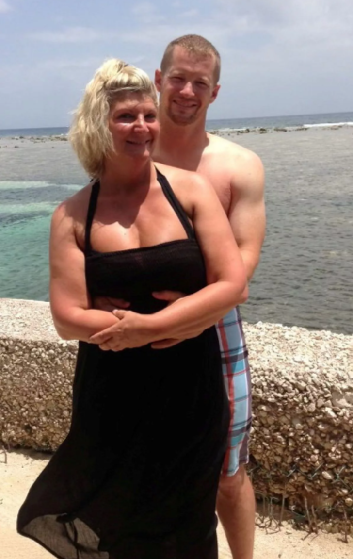 Aralarındaki yaş farkı sosyal medyada gündem yarattı! 'Yabancılar beni kocamın annesi zannediyor'  G2