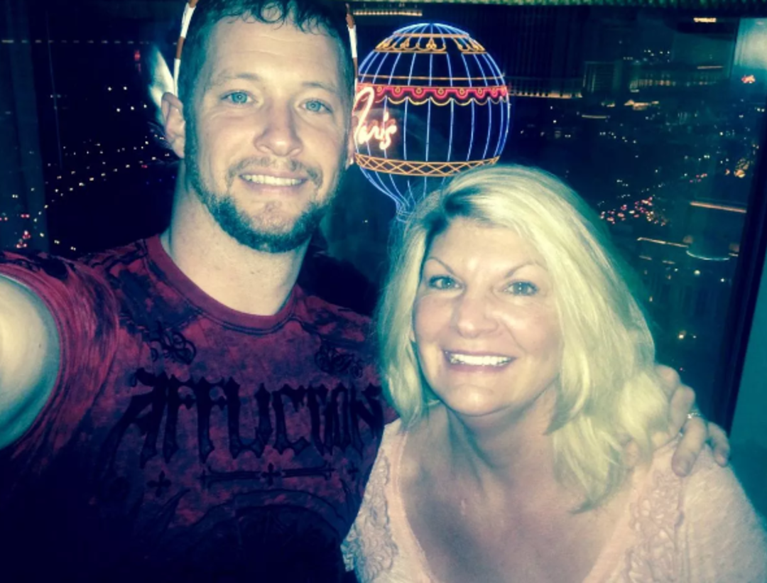 Aralarındaki yaş farkı sosyal medyada g&uuml;ndem yarattı! 'Yabancılar beni kocamın annesi zannediyor' 