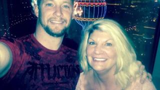 Aralarındaki yaş farkı sosyal medyada gündem yarattı! 'Yabancılar beni kocamın annesi zannediyor' 