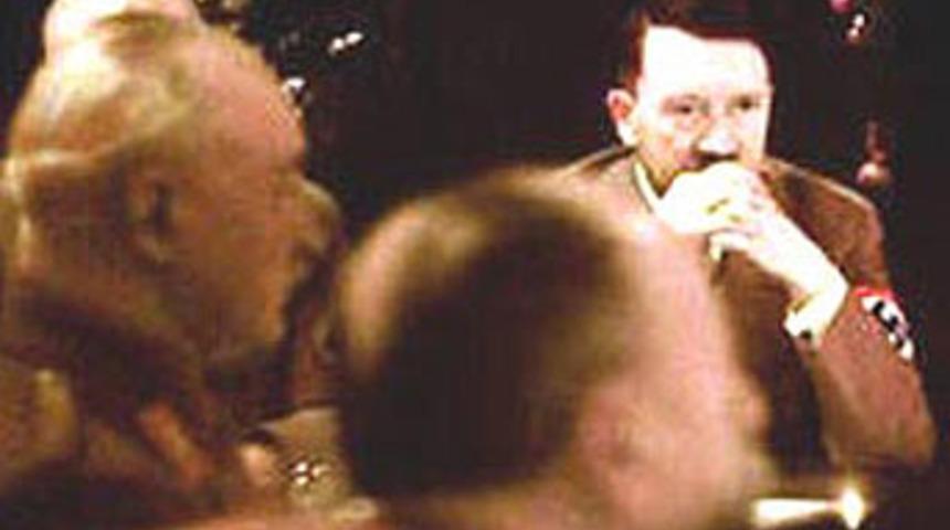 Buyrun Hitler'in Noel partisine!