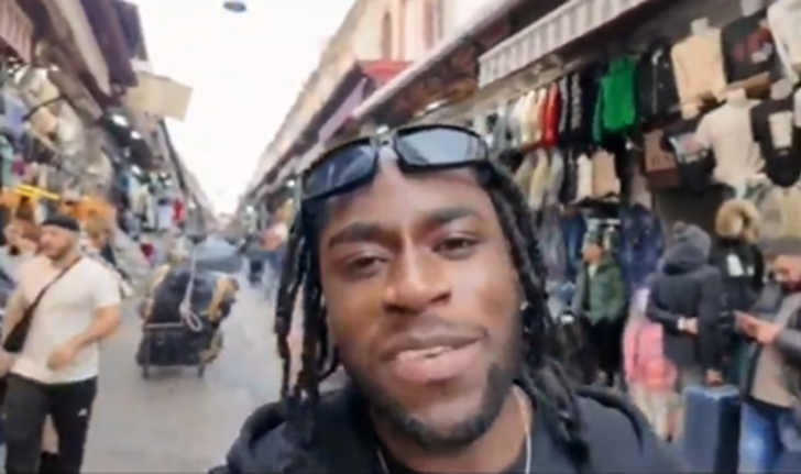 İstanbul'u gezen turist esnafın ısrarına dayanamadı! 'Bana dokunma' diyerek tepki gösterdi... Sosyal medyada gündem yarattı G1