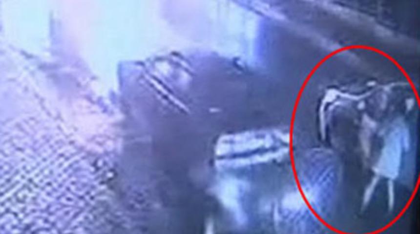 Herkes g&ouml;rd&uuml;, kimse yardım etmedi