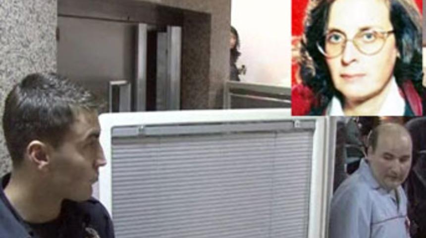 Asans&ouml;r'de sıkışan avukat &ouml;ld&uuml;
