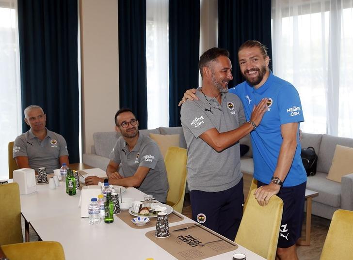 Caner Erkin, Sergen Yalçın, Vitor Pereira ve Ali Koç'u bombaladı! ''Sanırım sol ayaklılara garezi var!, Senin kuracağın kadroyu...'' 728xauto