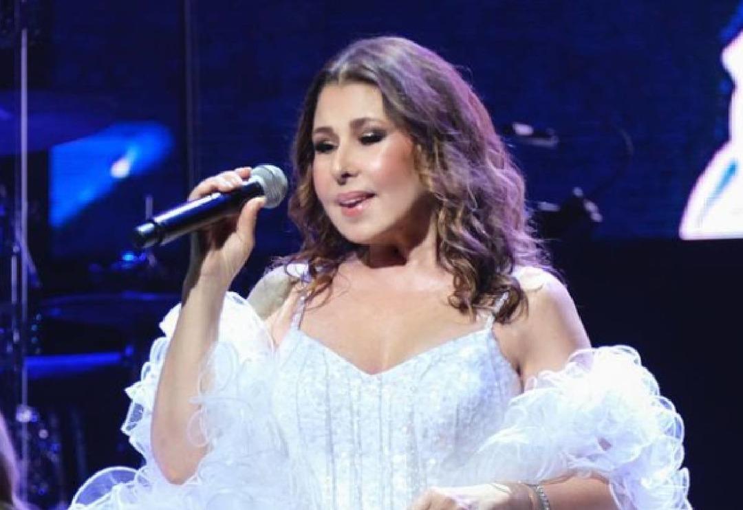 Şarkıcı Nil&uuml;fer kızı Ayşe'nin ısrarına kayıtsız kalmadı! 'Evlat i&ccedil;in &ccedil;iğ tavuk yenir'