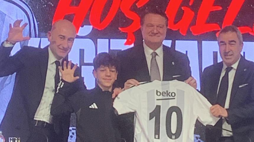 Beşiktaş imza törenine 2010 doğumlu isim damga vurdu! Siyah-beyazlıların 10 numarası...