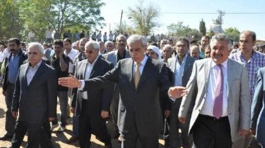 Ahmet T&uuml;rk'ten 15 bin kişilik barış yemeği