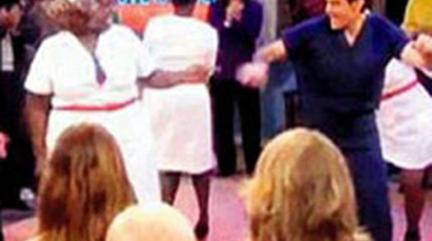 Seksi hemşire şovu Mehmet Öz'ü yaktı