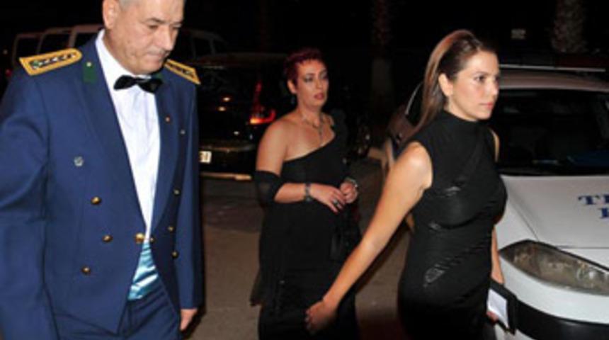 Adana'da askerin t&uuml;rban protestosu