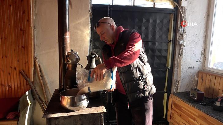 Soğuk kış günlerinin vazgeçilmez lezzeti! Yapımı saatler sürüyor, dakikalar içinde tüketiliyor G1