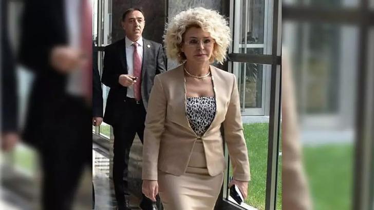 CHP’de 'Şükran Kütükçü' krizi! Kendini odaya kilitledi, polis odayı kapıyı kırıp boşalttı G4