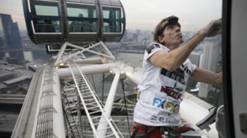 &Ouml;r&uuml;mcek adam, sınır tanımıyor