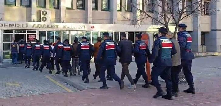 Operasyonda yakalandı, sağlık kontrolüne götürüldüğünde doğum yaptı! Yazdığı söz dikkat çekti: "Doğru söyleyip birini ağlatmak, yalan söyleyerek güldürmekten iyidir" G3
