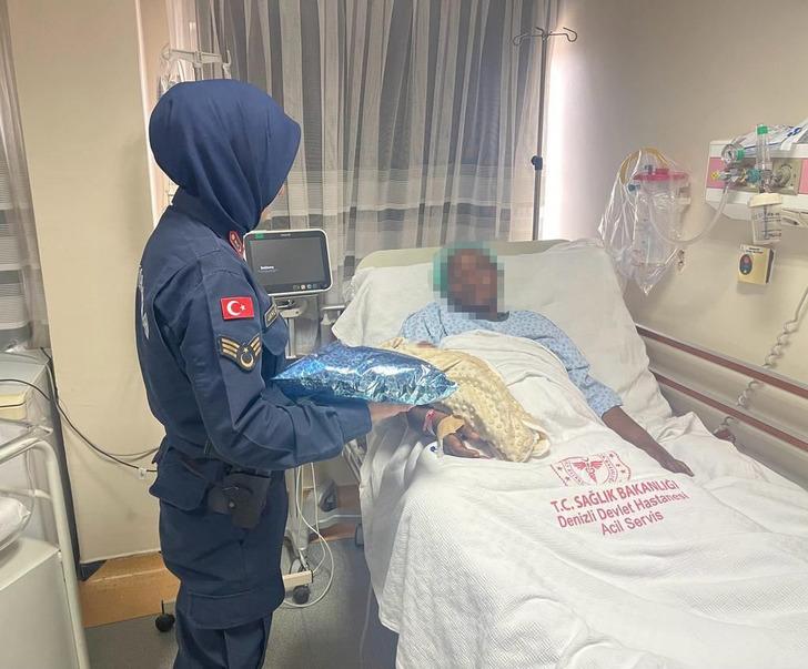 Operasyonda yakalandı, sağlık kontrolüne götürüldüğünde doğum yaptı! Yazdığı söz dikkat çekti: "Doğru söyleyip birini ağlatmak, yalan söyleyerek güldürmekten iyidir" G4