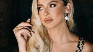 Hadise sahne için külot modasına uydu! Dansıyla yine gündem oldu