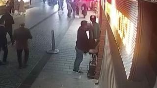 İstanbul'da ilginç hırsızlık! Mankenin üzerindeki montu kaşla göz arasında çaldı: O anlar kamerada
