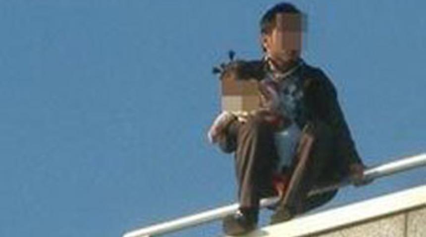 Kucağında bebeğiyle intihara kalkıştı