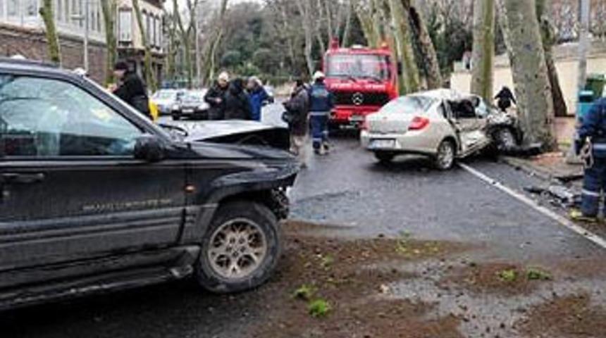 Flaş...İstanbul Dolmabahçe'de kaza