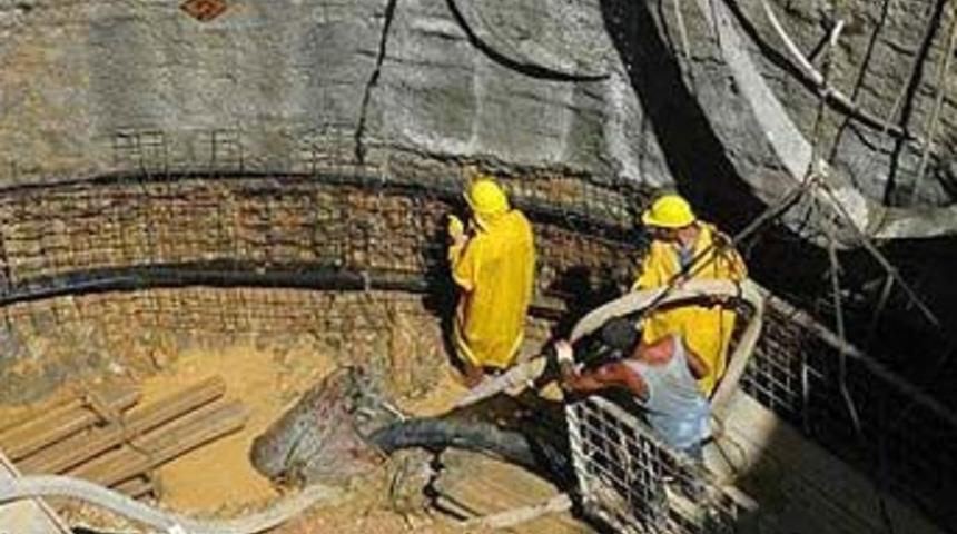 Metro inşaatı &ccedil;&ouml;kt&uuml;