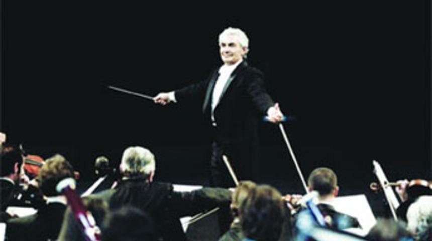 Ünlü Şef arabeskle uyandı