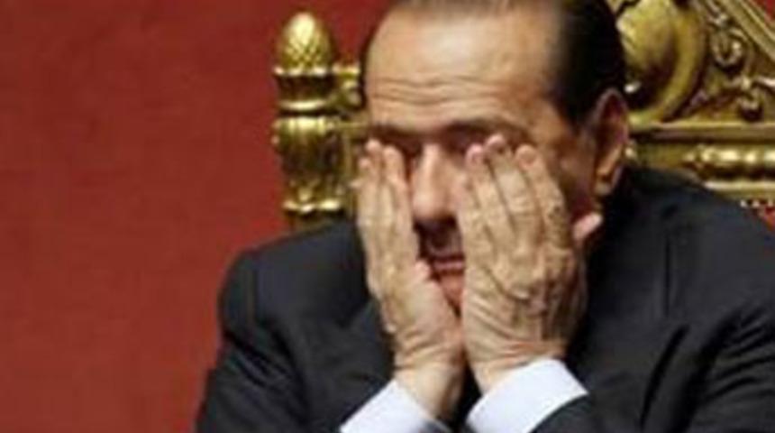 Berlusconi d&uuml;şt&uuml;