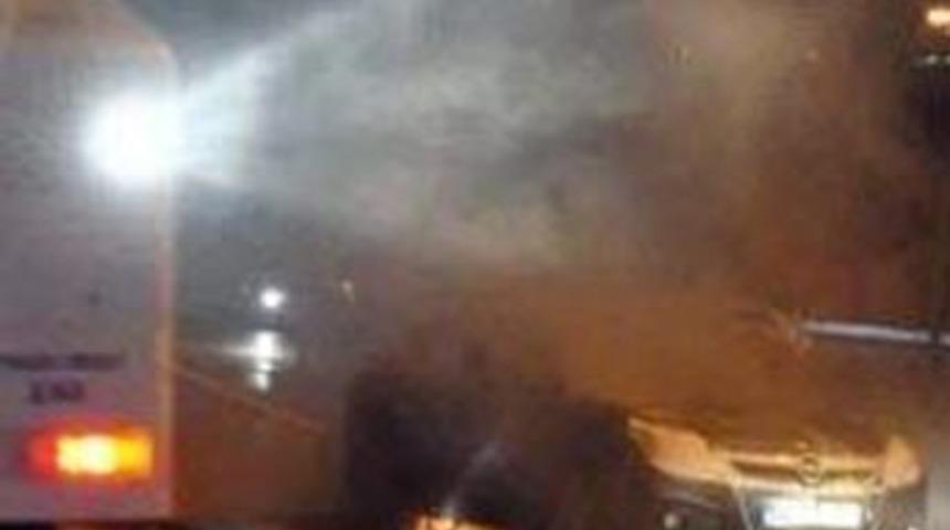 Doktoru d&ouml;v&uuml;p aracını yaktılar