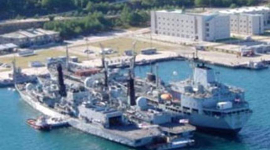 Donanmayı polis bastı!