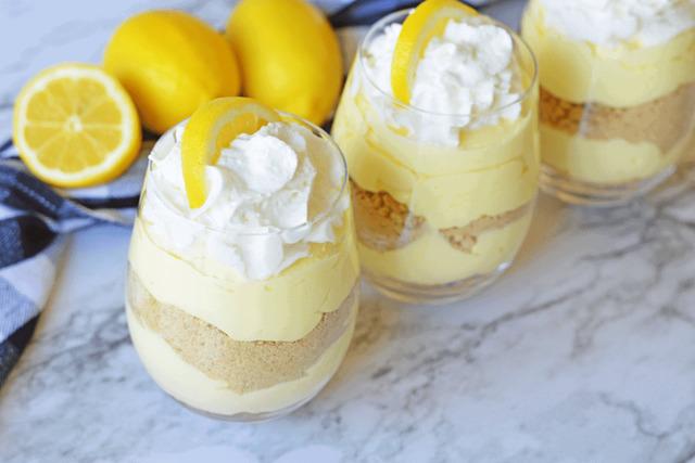 Lemon-Cheesecake-parfait-feature