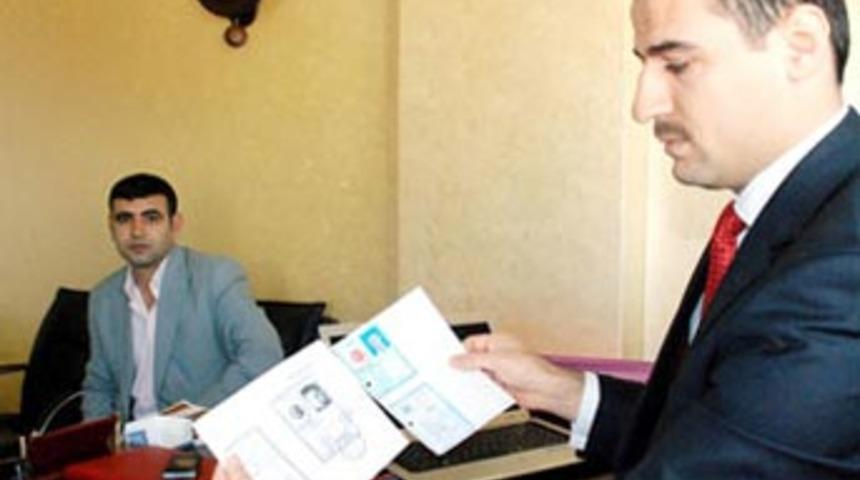 Kimliğini kaybetti d&uuml;nyası karardı